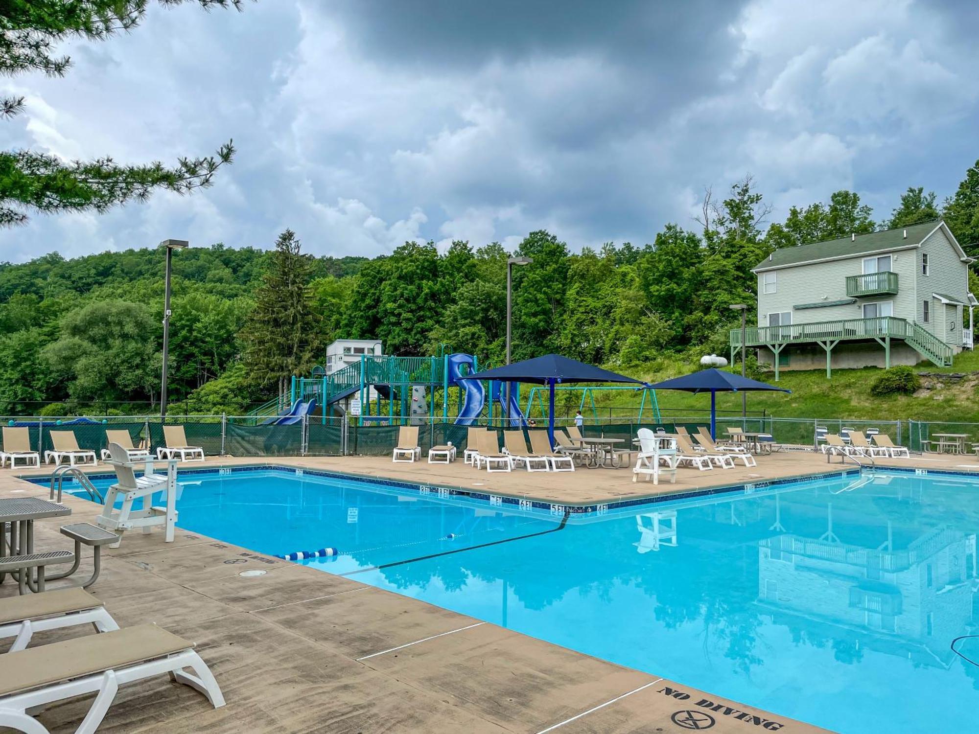 Premier Cozy Cabin - Free Amenities & Comm Indoor Pools 부시킬 외부 사진