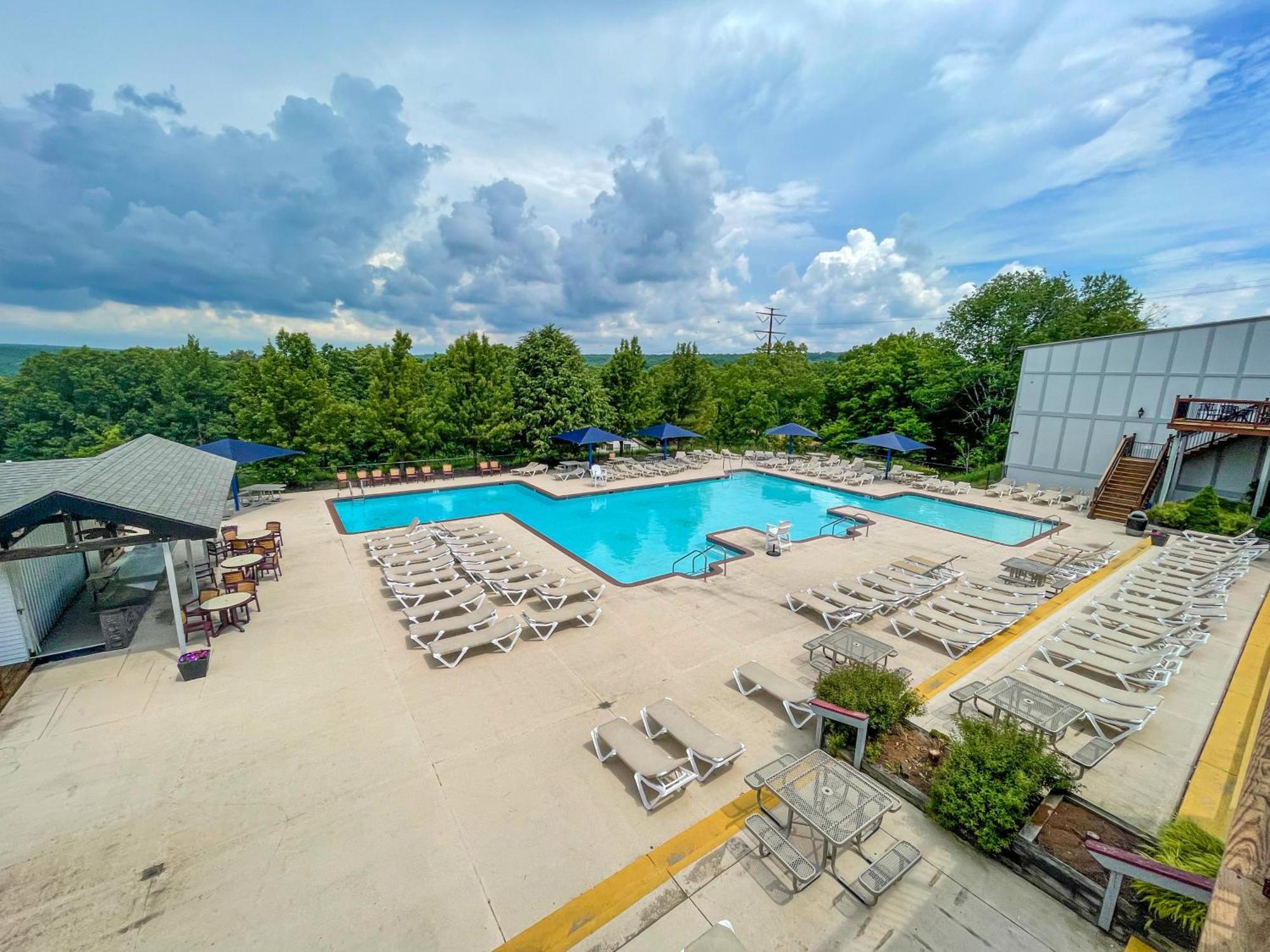 Premier Cozy Cabin - Free Amenities & Comm Indoor Pools 부시킬 외부 사진