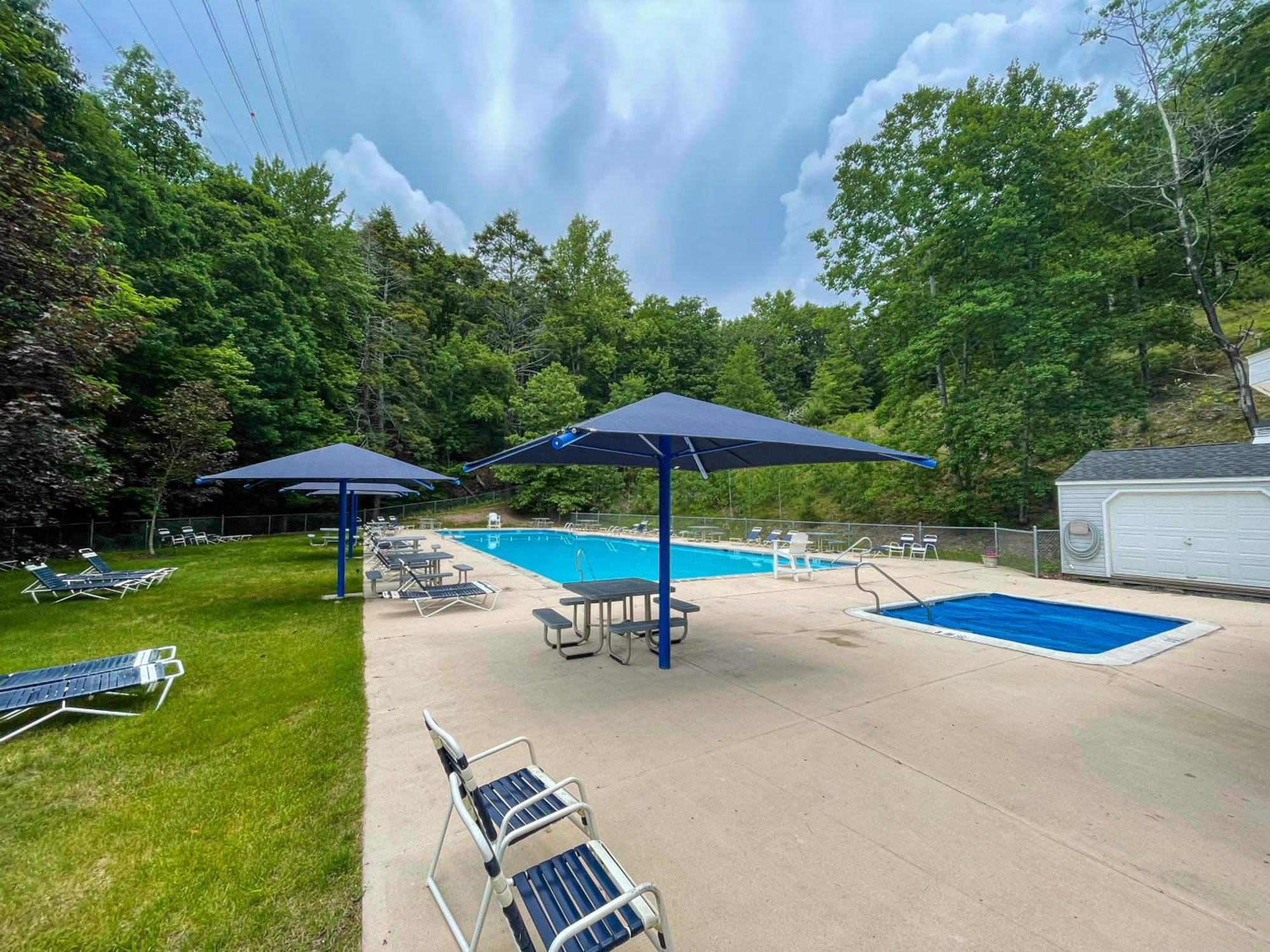 Premier Cozy Cabin - Free Amenities & Comm Indoor Pools 부시킬 외부 사진